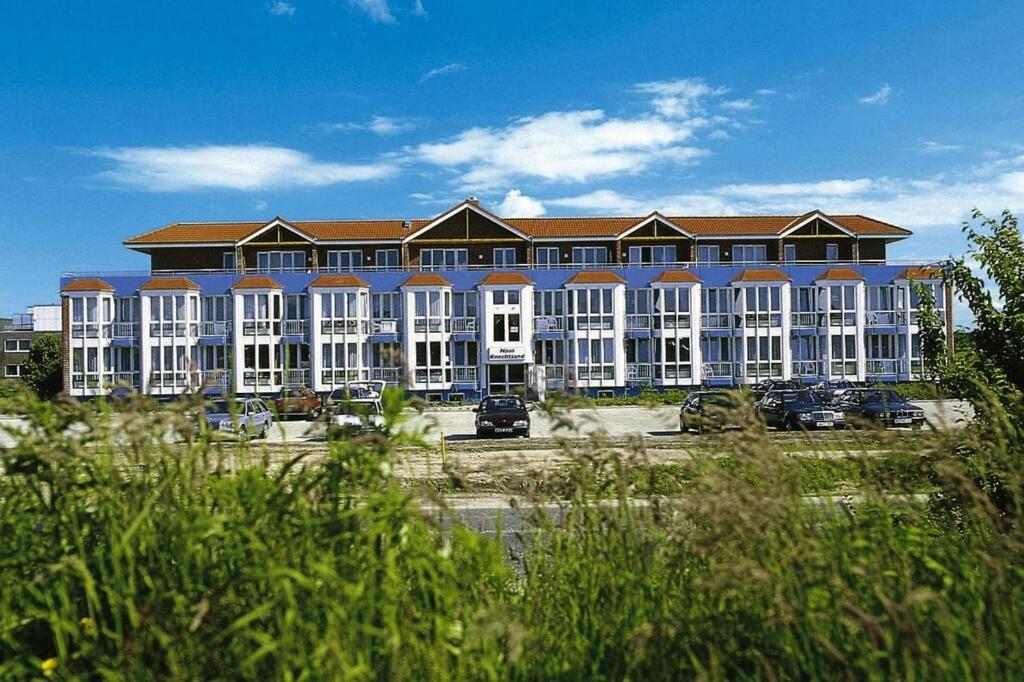Apartment In Cuxhaven With A Shared Pool Bagian luar foto